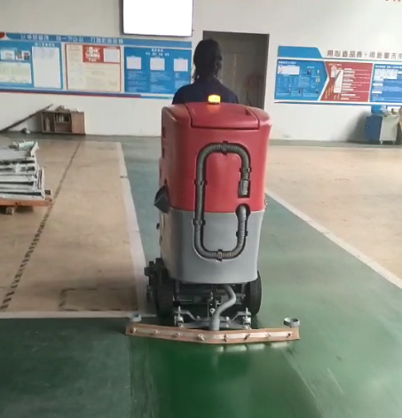 ?工業(yè)洗地機為什么吸水不干凈?